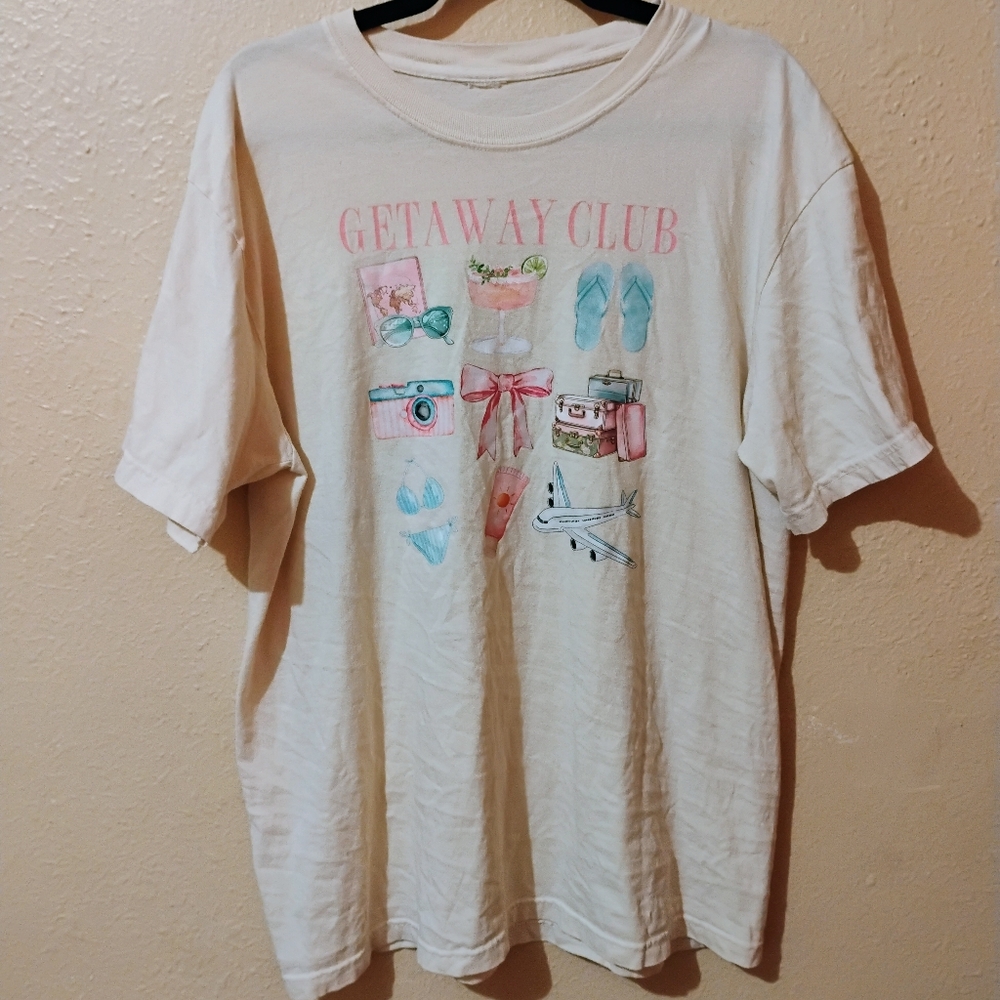 Size 2X Getaway Club Graphic Tee in Cream with Pastel Prints